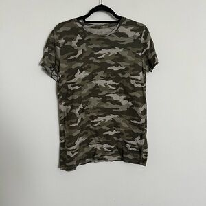 PINK Victoria’s Secret Camo T-Shirt Women’s Medium Green Camouflage Tee